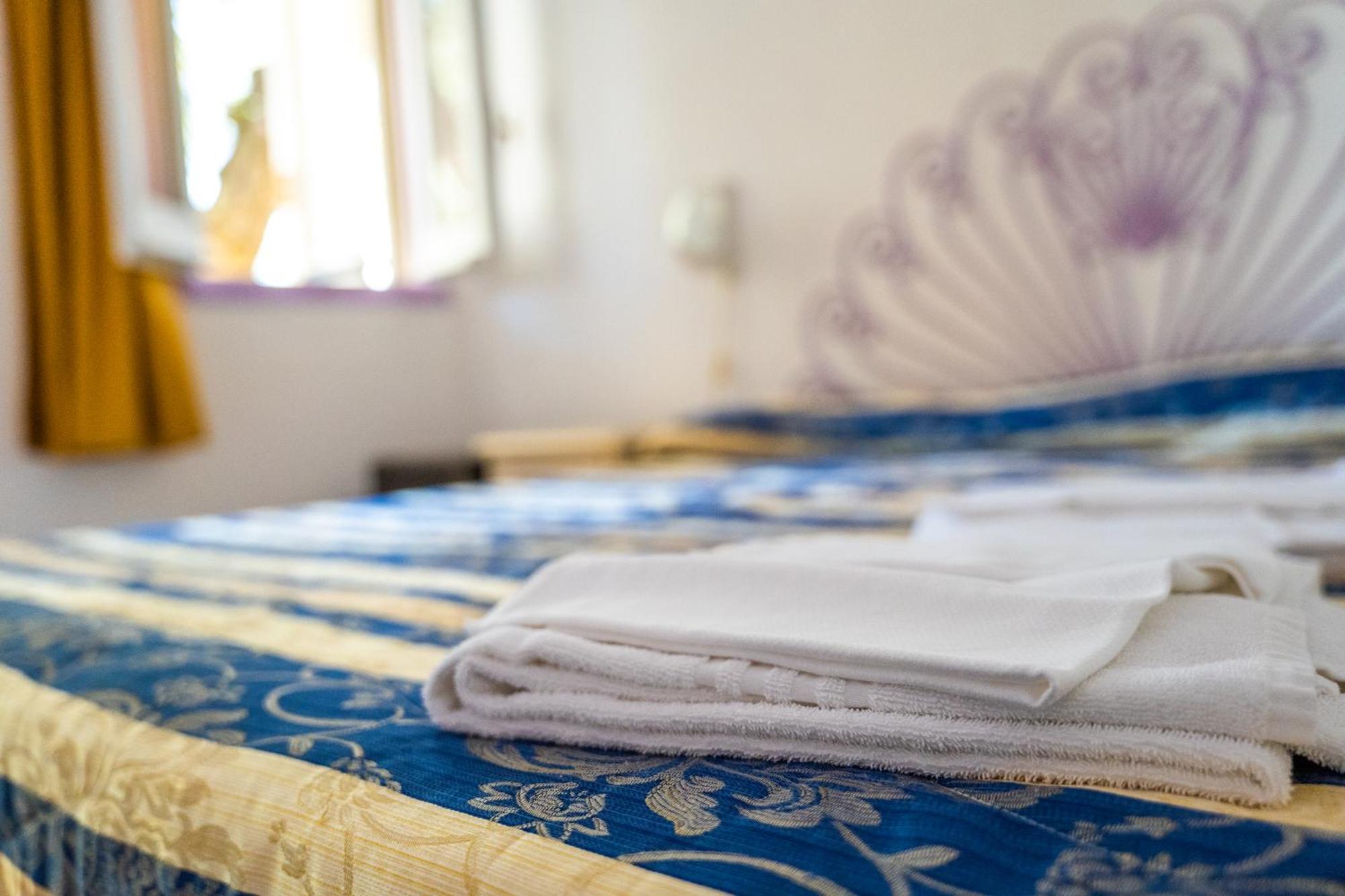 Hotel Paola Carloforte  Bagian luar foto
