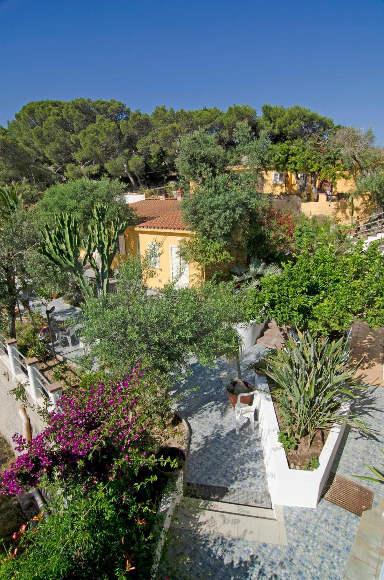 Hotel Paola Carloforte  Bagian luar foto