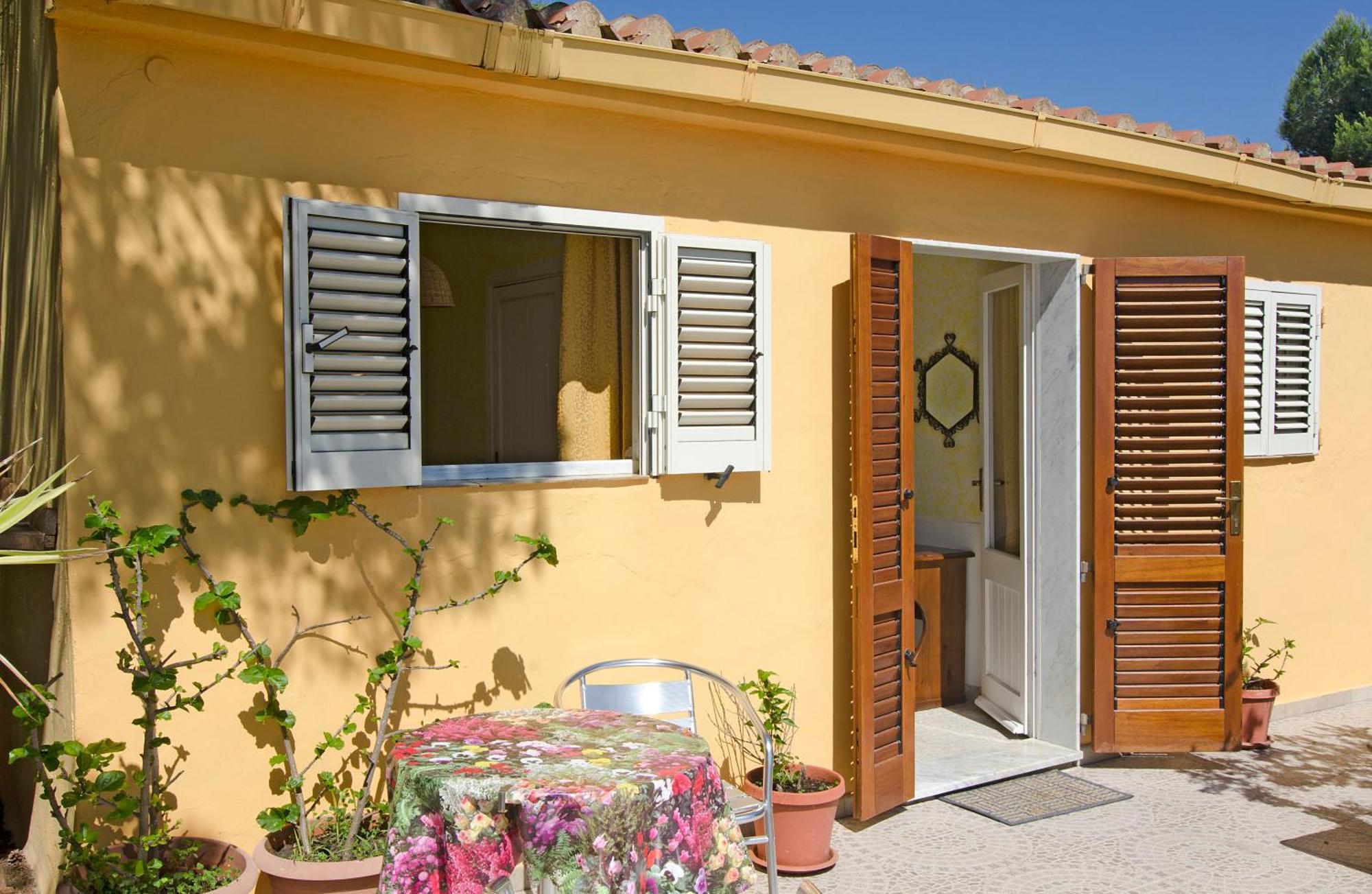 Hotel Paola Carloforte  Bagian luar foto