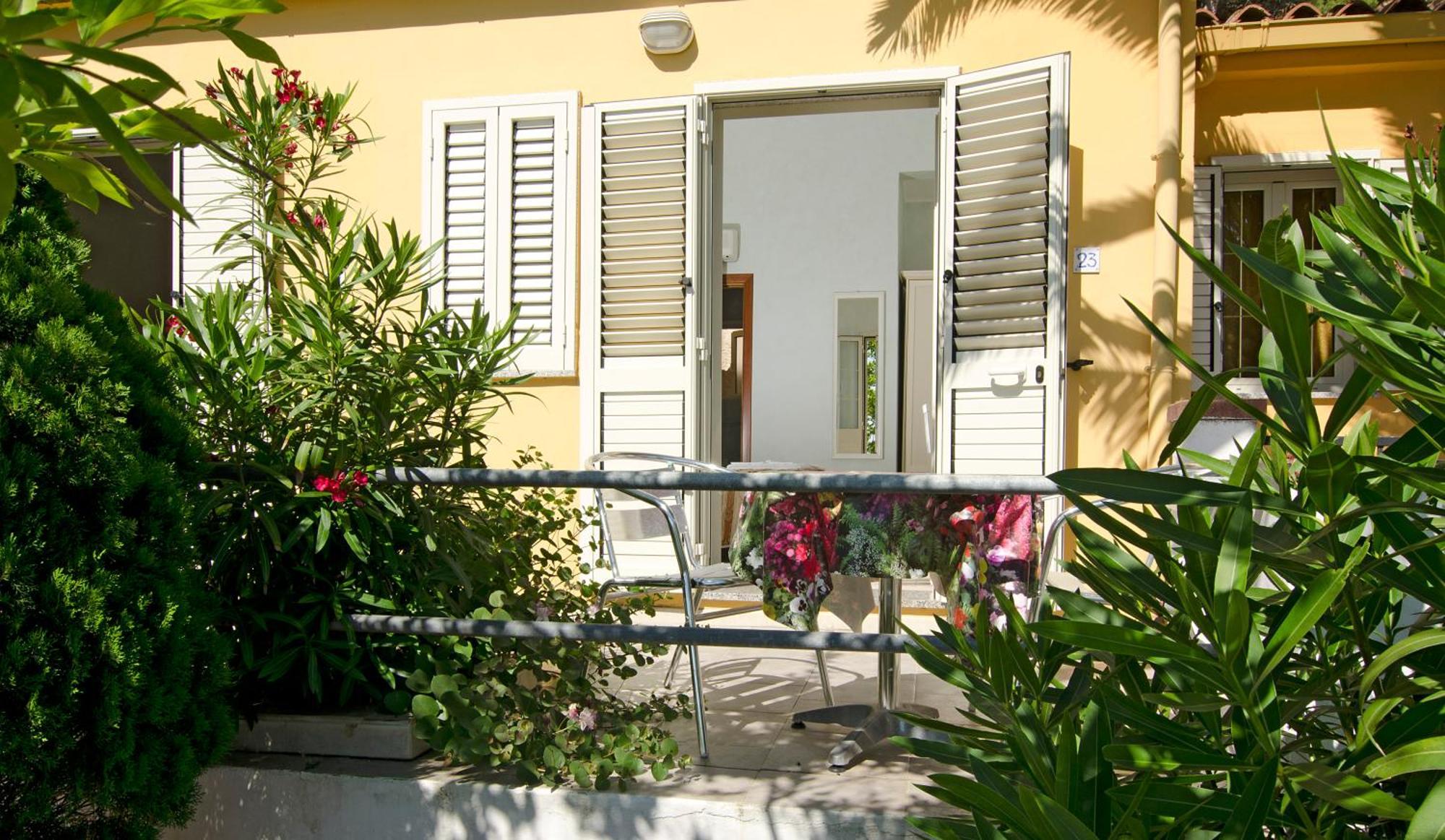 Hotel Paola Carloforte  Bagian luar foto